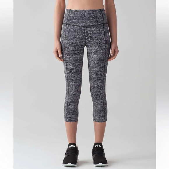 Lululemon Fast & Free Crop II (Nulux 19") Salt Alpine White Black Size 4 B1 - Picture 1 of 7